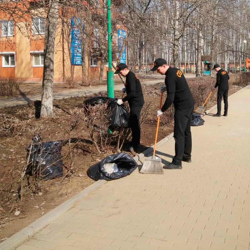 Уборка листьев в Саратове